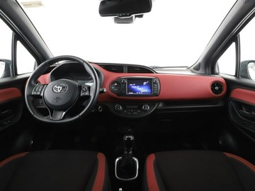 Toyota Yaris III Hatchback 5d Facelifting 2017 1.5 Dual VVT-iE 111KM 2018 Toyota Yaris klima-auto kamera Bluetooth tempomat, zdjęcie 14