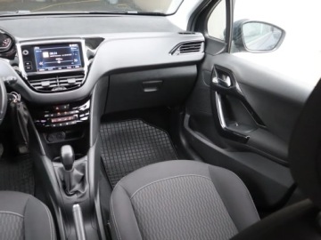 Peugeot 208 I Hatchback 5d Facelifting 1.2 PureTech 82KM 2019 Peugeot 208 1.2 PureTech, Salon Polska, Klima, zdjęcie 7
