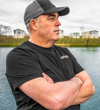 ЧЕРНАЯ ФУТБОЛКА «ПРЕСТОН» — L