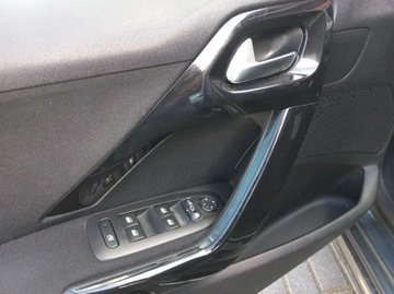 Peugeot 208 I Hatchback 5d Facelifting 1.2 PureTech 110KM 2016 Peugeot 208 Lift Led Tablet Klimatronik Sensor..., zdjęcie 19