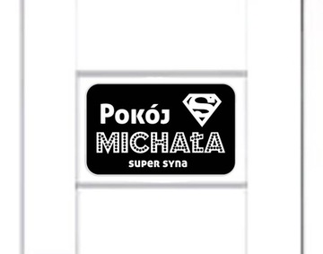 Приклеенная дверная тарелка с именем ребенка