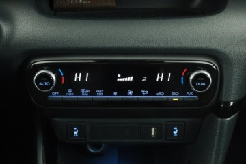 Toyota Yaris IV Hatchback 1.5 Hybrid Dynamic Force 116KM 2021 Toyota Yaris 1.5 VVT-i Hybrid, Salon Polska, zdjęcie 9