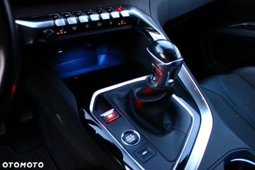 Peugeot 5008 II Crossover Facelifting 1.5 BlueHDi 130KM 2021 Peugeot 5008 Peugeot 5008 1.5 BlueHDI Allure SampS 1.5 Diesel 130KM, zdjęcie 25