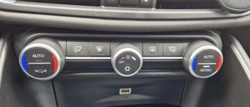 Alfa Romeo Giulia II Sedan 2.0 Turbo 200KM 2017 Alfa Romeo Giulia 2.0T 200KM Automat LED Xenon Skora Navi 2.0 Benzyna, zdjęcie 18