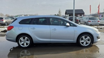Opel Astra J Sports Tourer Facelifting 1.4 Turbo ECOTEC 140KM 2015 Opel Astra Duża Navi Podgrzewana Kierownica, zdjęcie 4