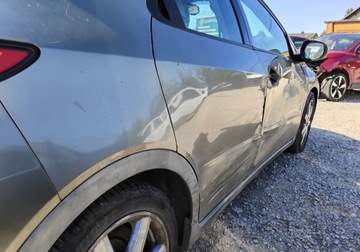 Honda Civic VIII Hatchback 3d 2.2 i-CTDi 140KM 2007 Honda Civic 2007r, 2.2 CDTI. Delikatnie przetarty prawy bok. Jezdzi. 2.2, zdjęcie 22