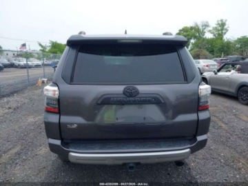 Toyota 2018 Toyota 4-Runner Trd Off Road Premium 2018 4.0l 4.0 Benzyna 270KM, zdjęcie 4