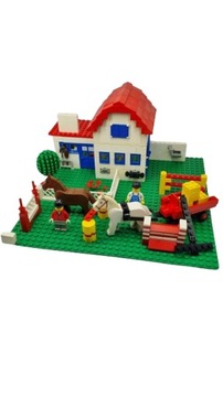 Конюшня LEGO System Classic Town для верховой езды (6379)