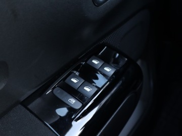 Citroen C3 III Hatchback Facelifting 1.2 PureTech 110KM 2023 Citroen C3 1.2 PureTech, Salon Polska, zdjęcie 16