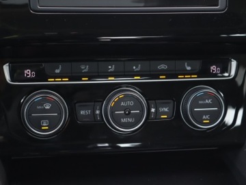 Volkswagen Passat B8 Limousine 2.0 TSI BlueMotion Technology 220KM 2017 VW Passat 2.0 TSI, Salon Polska, Serwis ASO, zdjęcie 17