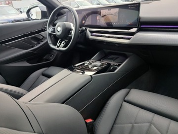 BMW Seria 5 G90-91 2025 BMW 520 BMW 520d xDrive M Pro Iconic Glow Harmann/, zdjęcie 27