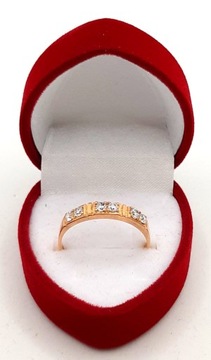 Złoty pierścionek z Cyrkoniami PR.585 W:1,68gr R.16 S