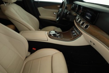 Mercedes Klasa E W213 Limuzyna 2.0 220d 194KM 2018 Mercedes E E 220 d, Salon Polska, 191 KM, 4X4, zdjęcie 6