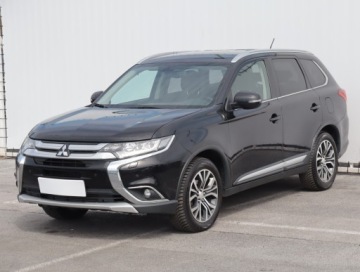 Mitsubishi Outlander III SUV Facelifting 2015 2.2 DI-D 150KM 2016 Mitsubishi Outlander 2.2 DI-D, Salon Polska, zdjęcie 1