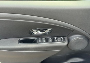 Renault Megane III Hatchback Facelifting 2013 1.6 16V 110KM 2014 Renault Megane 1.6 110KM R-link Climatronic Navi Serwis Bezwypadkowy Dla w, zdjęcie 37