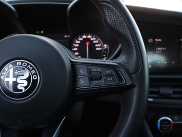 Alfa Romeo Giulia II Sedan Facelifting 2.0 Turbo 200KM 2020 Alfa Romeo Giulia 2.0 Turbo, Salon Polska, zdjęcie 16