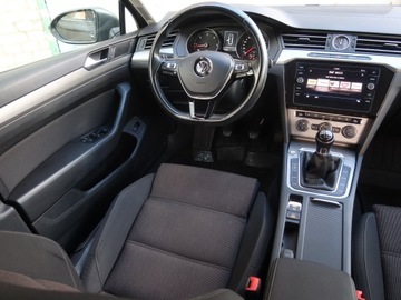 Volkswagen Passat B8 Variant 1.6 TDI BlueMotion SCR 120KM 2017 VW Passat 1.6 TDI, Klima, Klimatronic, Parktronic, zdjęcie 6