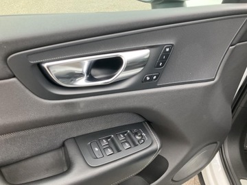 Volvo XC60 II Crossover D5 235KM 2020 Volvo XC 60 D5 AWD R-Design | Reflektory LED | Ele, zdjęcie 12