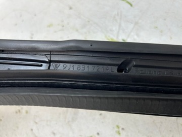 2022 Porsche Taycan 9J1 Gumowa uszczelka drzwi przednich 9J1831721AL