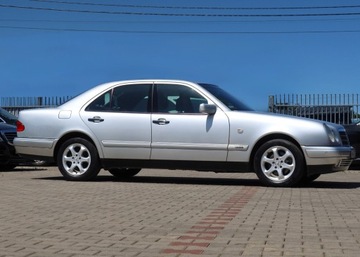 Mercedes Klasa E W210 1998 Mercedes E240 V6 aut Elegance 160000km Skóra Hak Grzane fotele 2xParktronik, zdjęcie 37