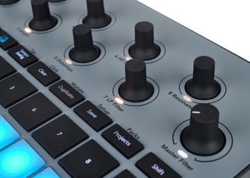 Секвенсор ритм-сэмплера Novation Circuit