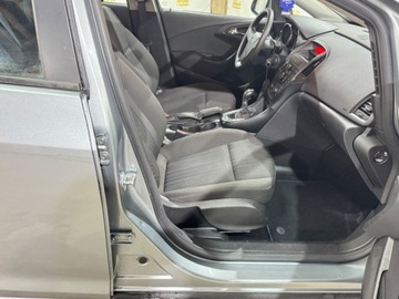 Opel Astra J Hatchback 5d 1.4 Twinport ECOTEC 100KM 2011 Opel Astra 1.4 100KM Klima 1-reka Gotowy do jazdy 1.4 Benzyna 100KM, zdjęcie 5