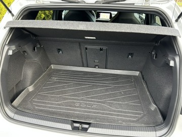 Volkswagen Golf VIII Variant 1.5 eTSI 150KM 2021 Volkswagen Golf 1.5 TSi DSG R-Line, zdjęcie 17