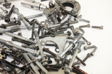 БОЛТЫ ДВИГАТЕЛЯ YAMAHA R6 RJ01 RJ03 98-02