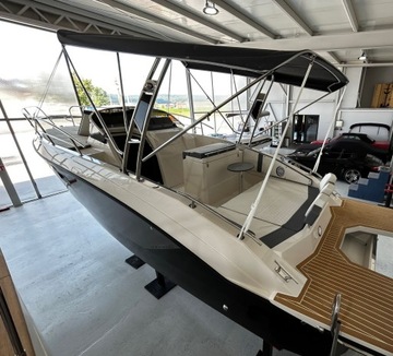 Новая лодка: Trimarchi DYLET 85 - 8,50 м/9 человек, каюта на 4 человека, отдельный туалет.