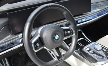 BMW Seria 7 G70 Sedan 3.0 40d 299KM 2024 BMW Seria 7 740 xDrive Laser M Pakiet ACC Virtual Ambiente Hak Panorama Ma, zdjęcie 19