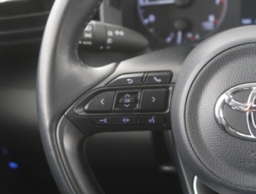 Toyota Yaris IV Hatchback 1.0 VVT-i 72KM 2022 Toyota Yaris 1.0 VVT-i, Salon Polska, zdjęcie 15