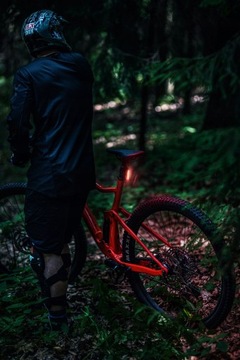 Очень прочный комплект велосипедных фонарей спереди Spectre EOS620 1400лм + сзади AQY!