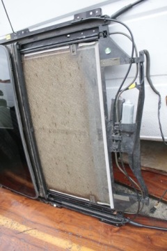 Люк в крыше Opel Antara