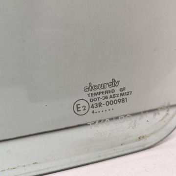 LAND ROVER DEFENDER 1998 PRAVÁ STRANA SKLO (OKNO) KAROSERIE ZADNÍ