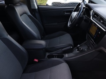 Toyota Auris II Hatchback 5d Facelifting 1.8 Hybrid 136KM 2015 Toyota Auris Hybrid, Salon Polska, Serwis ASO, zdjęcie 8