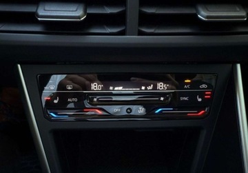 Volkswagen Taigo 1.0 TSI 110KM 2022 Volkswagen Taigo 1.0 TSI 110KM Life DSGGrzane FoteleSalonPLASOFV23, zdjęcie 26