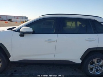 Toyota 2024 Toyota RAV4 2024r., XLE, od ubezpieczalni 2.5 Benzyna 203KM, zdjęcie 3
