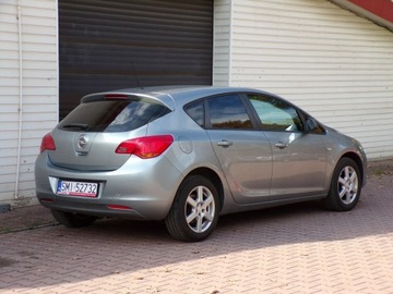 Opel Astra J Hatchback 5d 1.6 Twinport ECOTEC 115KM 2010 Opel Astra KLIMATYZACJA, zdjęcie 10