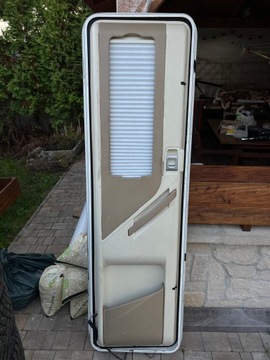 ВХОДНЫЕ ДВЕРИ DOMETIC RAPIDO