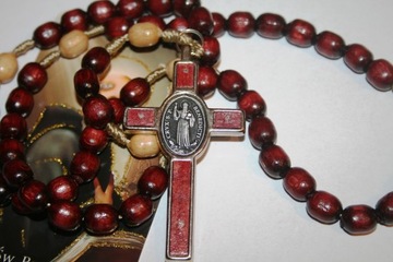 Мужские или женские деревянные четки на св. струне. Медальон с крестом Бенедикта.