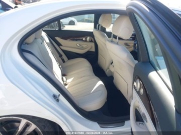 Mercedes Klasa E W213 2022 Mercedes-Benz Klasa E 2022r., 2.0L 2.0 Benzyna 255KM, zdjęcie 9