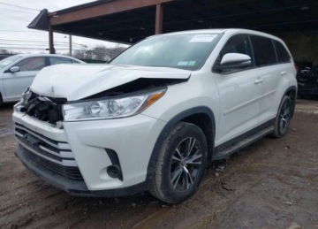 Toyota Highlander II 2019 Toyota Highlander 2019r., LE, V6, od ubezpieczalni 3.5 Benzyna 295KM, zdjęcie 3