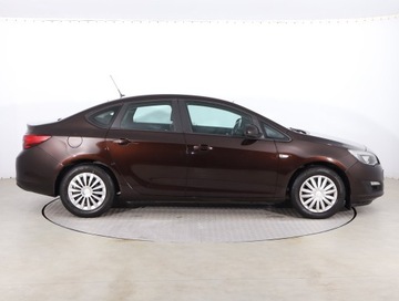 Opel Astra J Sedan 1.6 Twinport ECOTEC 115KM 2016 Opel Astra 1.6 16V, Salon Polska, Klima, Tempomat, zdjęcie 5