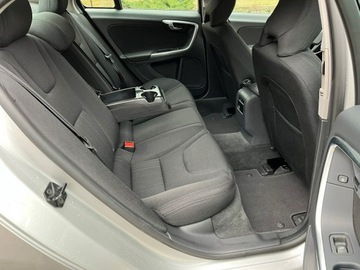 Volvo S60 II Sedan 1.6 T3 150KM 2013 Volvo S60 1.6 T3 150 KM Xenony Podgrzewane fotele, zdjęcie 15
