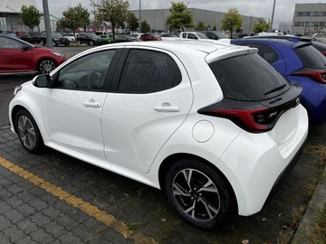 Toyota Yaris IV Hatchback Facelifting 1.5 Hybrid Dynamic Force 116KM 2025 Od ręki - Style 1.5 Hybrid 116KM | Podgrzewane fotele!, zdjęcie 2