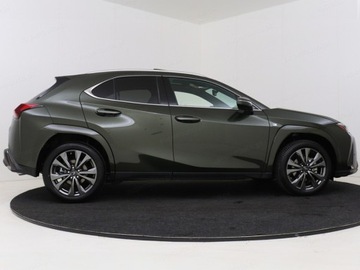 Lexus UX Crossover Facelifting 2.0 300h 199KM 2024 Od ręki - 300h F Sport Design 2.0 Hybrid Dynamic Force 199KM, zdjęcie 2