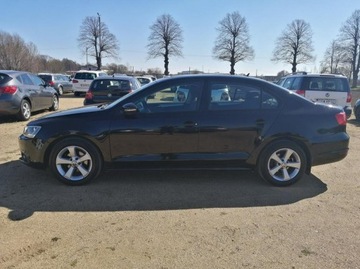 Volkswagen Jetta VI Sedan 1.6 TDI CR DPF 105KM 2011 Volkswagen Jetta 1.6 105 km klima, elektryka, zdjęcie 4
