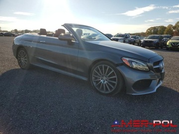 Mercedes Klasa C W205 2017 Mercedes-Benz Klasa C _W205_C 300_4Matic_241 km_2017r. 2.0 Benzyna 241KM, zdjęcie 1