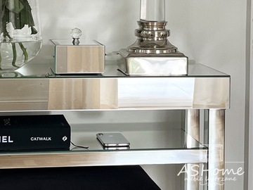 Зеркальная консоль с хромированной полкой