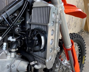 Усиления крышки радиатора KTM HSQ GG TBI 23->